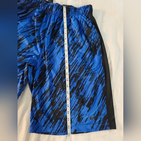 Nike Training Shorts - Picture 2 of 4